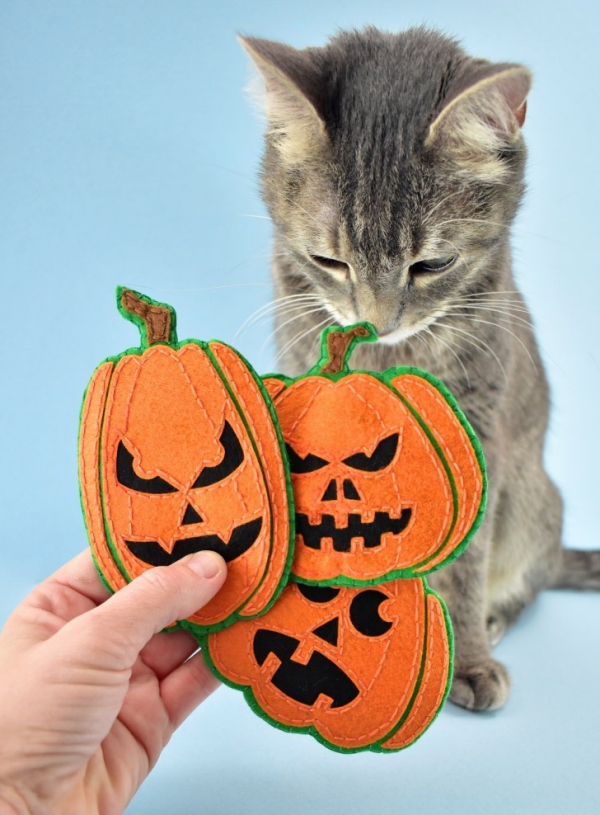 Einfaches Katzenspielzeug selber machen, das Mieze lieben wird halloween taschen kürbis laternen