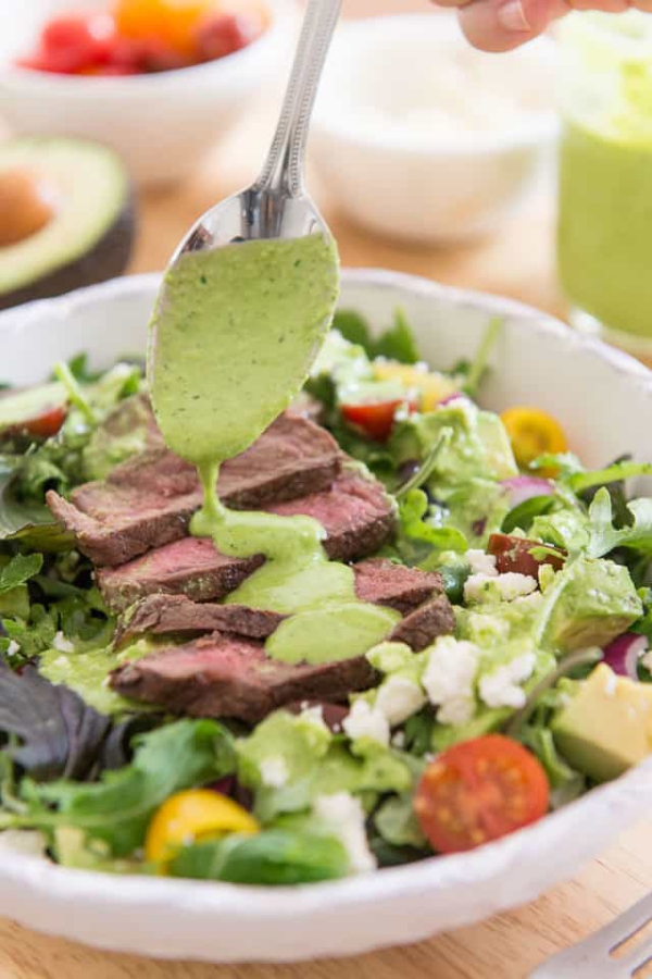 Köstliche gesunde Rezepte zum Abnehmen salat mit steak und soße