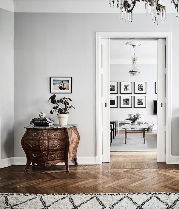 Wandfarbe Hellgrau und wie Sie sie richtig einsetzen flur und wohnzimmer grau retro