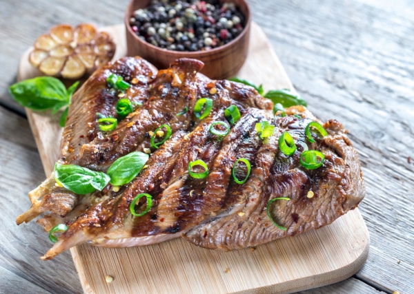 Dukan Diät – Wie gesund ist der neue Trend Vor- und Nachteile schwein steak mit frühlingszwiebeln