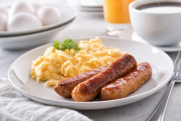 Dukan Diät – Wie gesund ist der neue Trend Vor- und Nachteile würstchen eier omelette einweiß frühstück