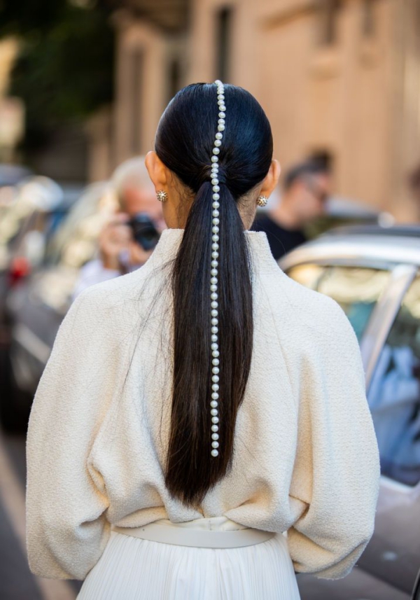 Frisuren Trends 2020 – Diese Schnitte und Farben sind total In perlen im haar zubehör langer pferdeschwarz