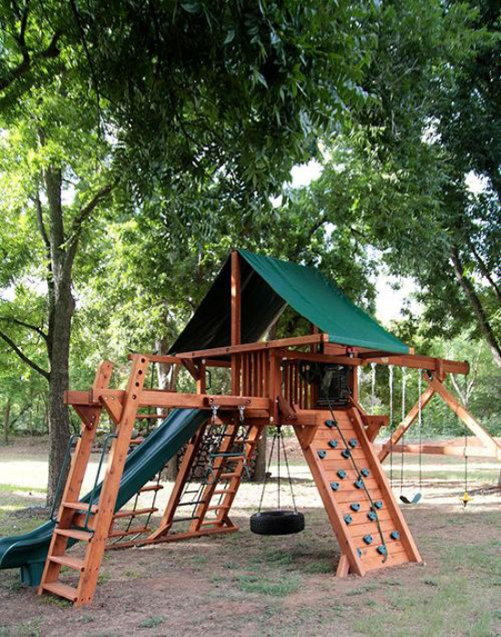 Kinderspielplätze im eigenen Garten Spielhaus schönes Modell Kletterwand Rutsche Tipi