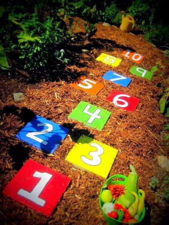 Kinderspielplätze im eigenen Garten Zahlen beim Spielen lernen