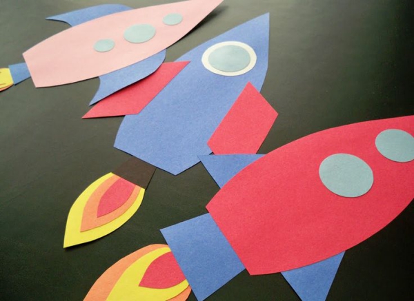 Rakete basteln mit Kindern – einfache Bastelanleitung und tolle Ideen papier raketen bunt kinder