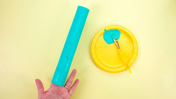 Rakete basteln mit Kindern – einfache Bastelanleitung und tolle Ideen pappröhre bemalen blau rakete