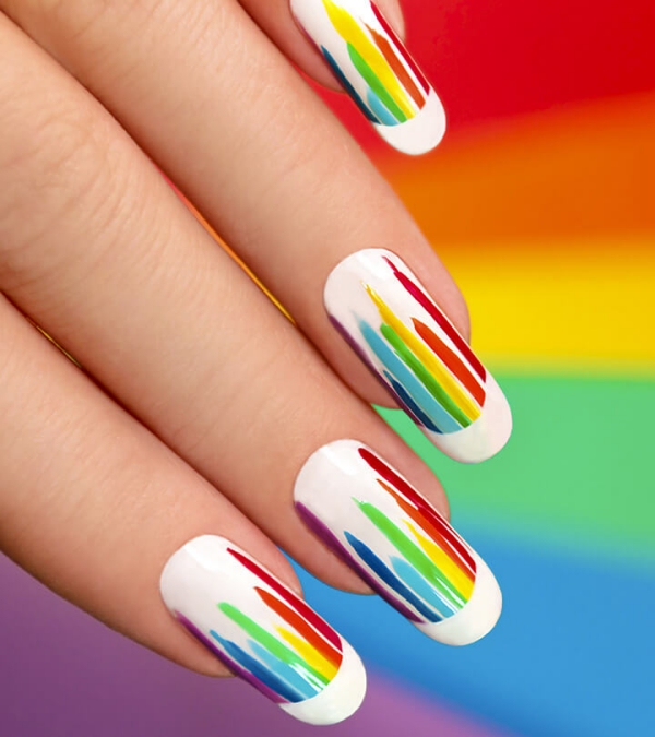 Regenbogen Nägel – 40 farbenfrohe Ideen und Tipps zum Sommer-Trend effekt schmelzende malstifte modern hübsch