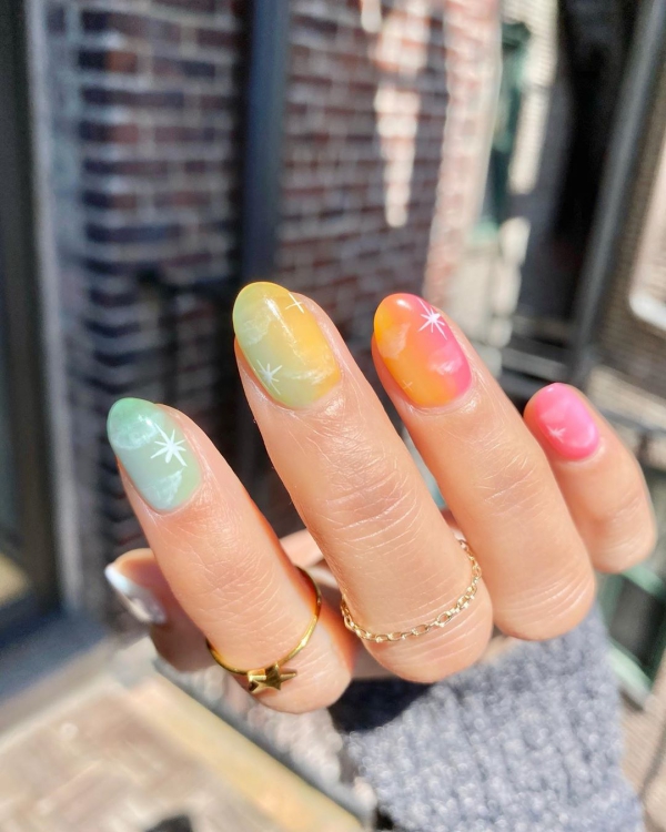 Regenbogen Nägel – 40 farbenfrohe Ideen und Tipps zum Sommer-Trend pastellfarben ombre hübsch modern