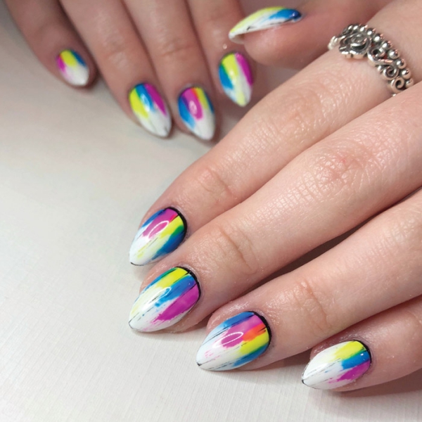 Regenbogen Nägel – 40 farbenfrohe Ideen und Tipps zum Sommer-Trend schmelzende farben auf weiß hübsch