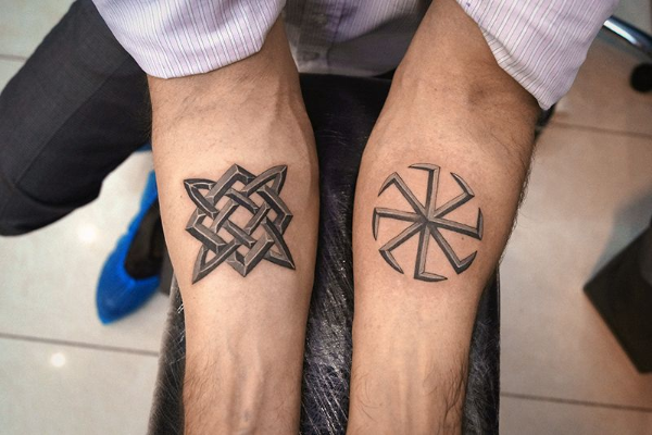 Tattoo Trends 2020 - zwei verschiedene Hände