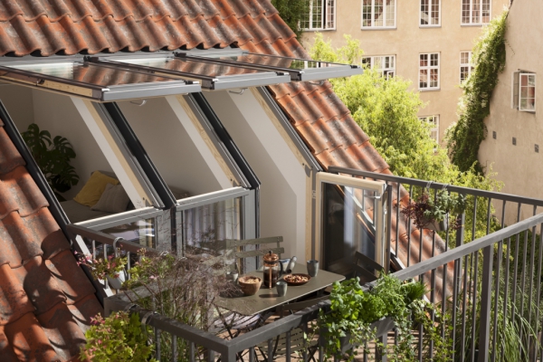 Dachgeschosswohnung einrichten – Kleine Mansarden optimal nutzen balkon terrasse am dachgeschoss fenster