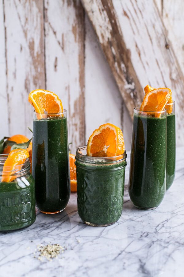 Gesunde, köstliche und schnelle Smoothie Rezepte für den Sommer grüne detox smoothies orangen