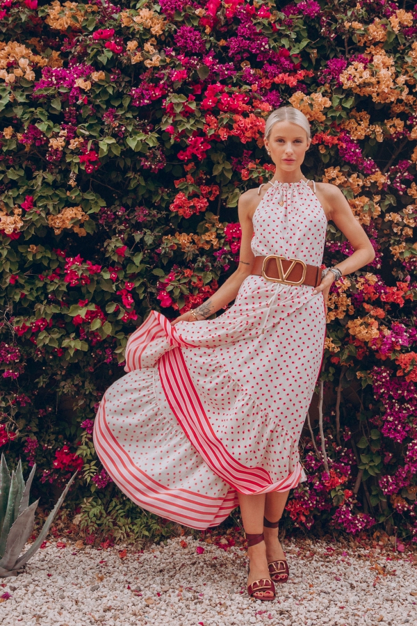 Maxikleid Sommer Trends 2020 – Diese Outfits sind jetzt angesagt retro polka dots pünkte rote streifen