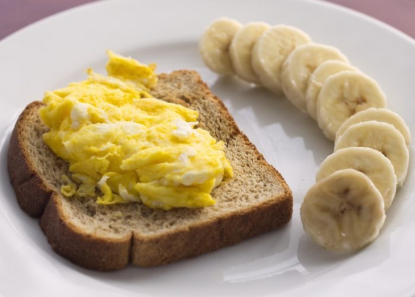 Militär Diät – Verliert man wirklich 5 kg in einer Woche rührei und banane toast frühstück