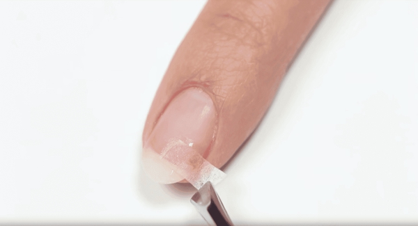 Eingerissener Nagel So retten Sie Ihre Maniküre teebeutel papier auf nagel auftragen