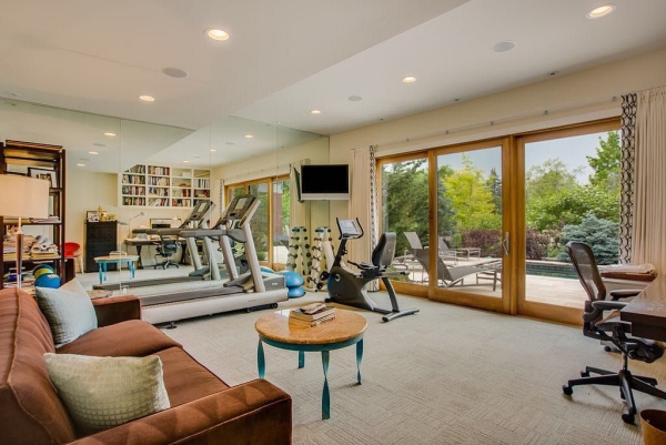 Fitnessraum einrichten – Ideen und Tipps für effektives Training wohnzimmer und fitness studio in einem