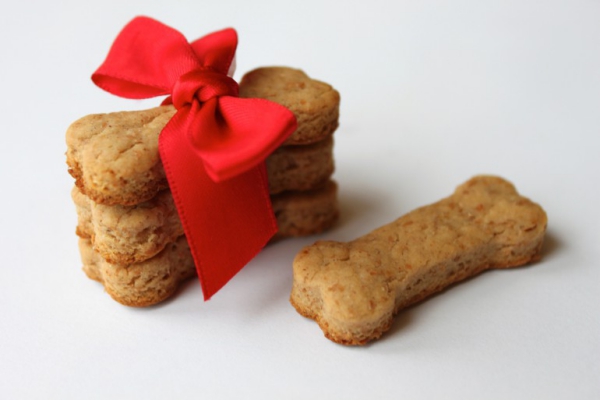 Gesunde Hundekekse zum Erziehen und Belohnen hunde kekse knocken niedlich