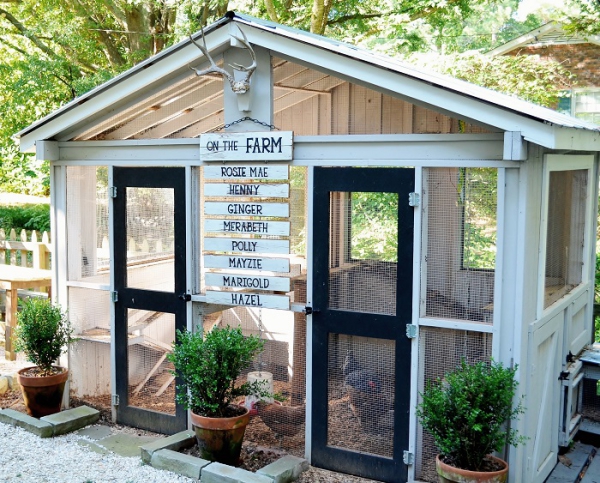 Hühnerstall einrichten – Ideen und Tipps für glückliche Hühner gartenhaus gewächshaus umbauen vogel