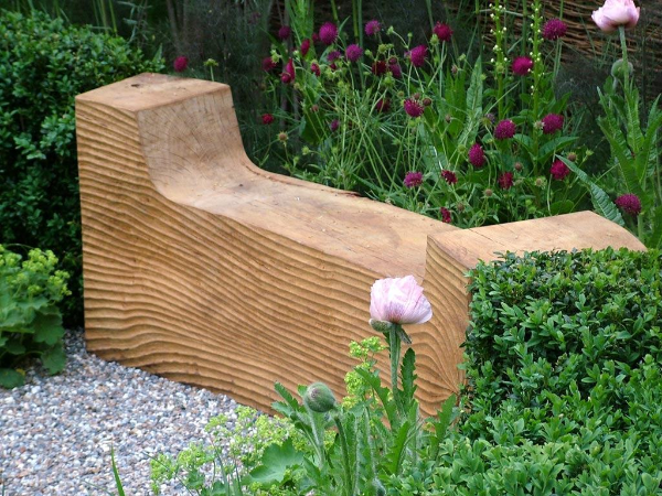 Sehr tolle Installation aus einer Gartenbank
