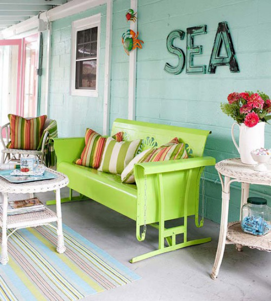 Terrassengestaltung im Strandstil Ideen von Strand und Meer inspiriert alte grasgrüne Sitzbank