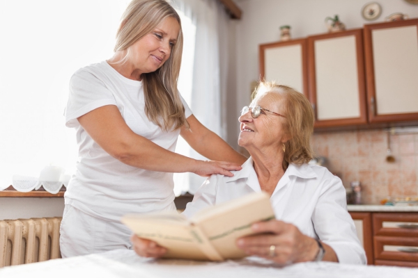 24-Stunden-Betreuung zu Hause oder lieber Pflegeheim Was ist wirklich besser gute senioren pflege von mesedi
