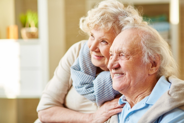 24-Stunden-Betreuung zu Hause oder lieber Pflegeheim Was ist wirklich besser senioren pflege für paare mesedi