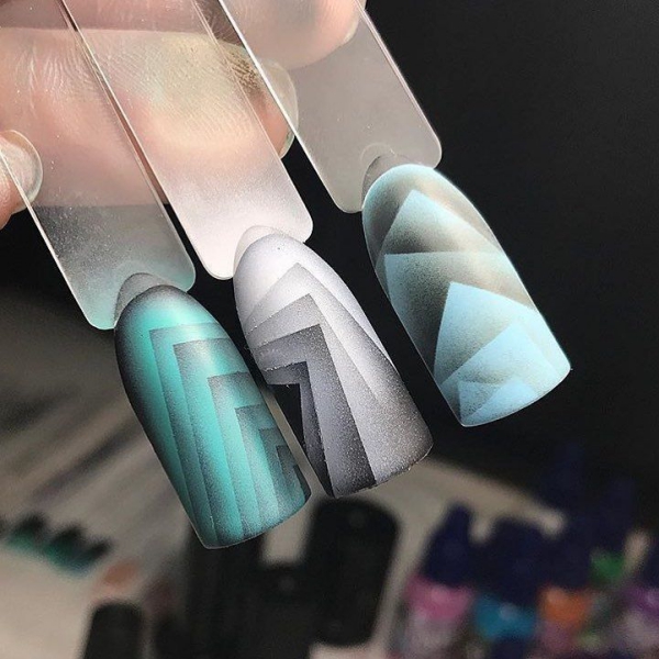 Airbrush Nägel nach aktuellen Trends selber machen acrylnägel malen geometrisch