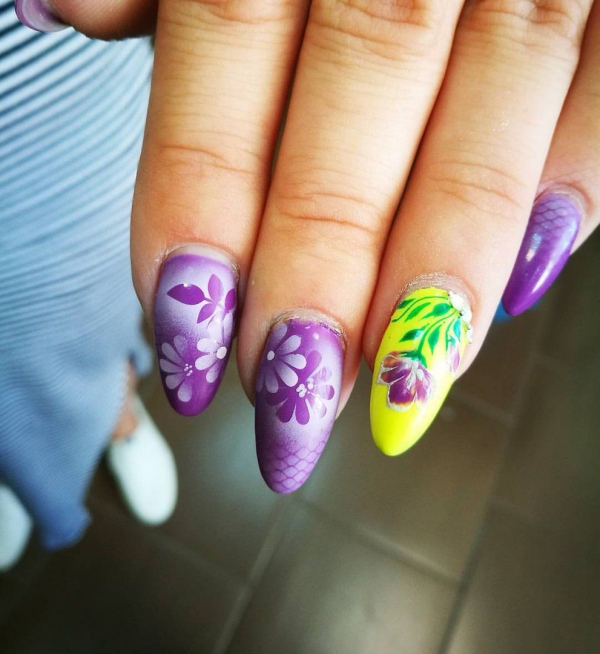 Airbrush Nägel nach aktuellen Trends selber machen nägel design mit blumen lila gelb