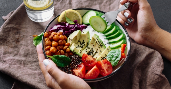 DASH Diät – Der beste Ernährungsplan für Bluthochdruck schlechthin dash ernährung mit viel salate und keto fette