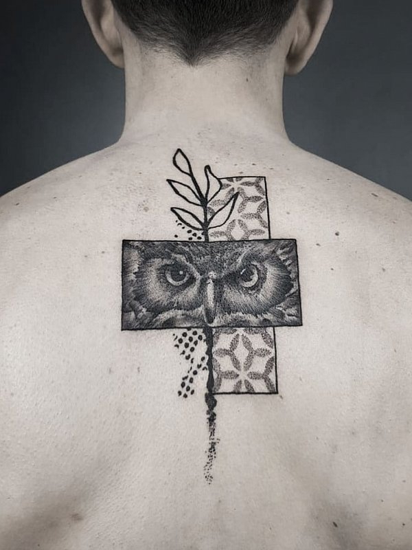 Eulen Tattoo – Bedeutung, Tipps und 50 Ideen für Sie und Ihn geometrisch minimalistisch tattoo rücken