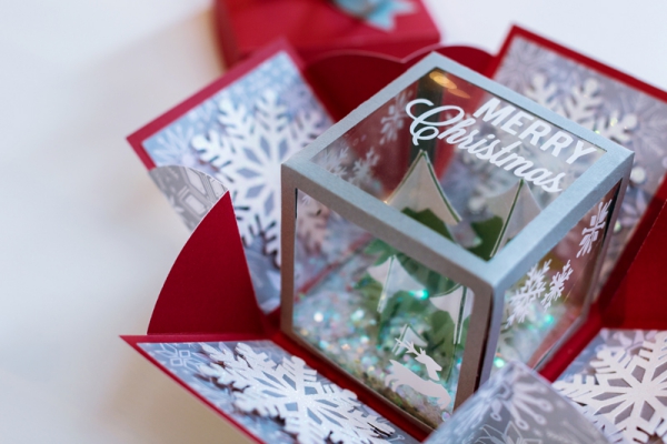 Explosionsbox basteln – Anleitung und Ideen für jeden Anlass weihnachten box überraschung schneekugel