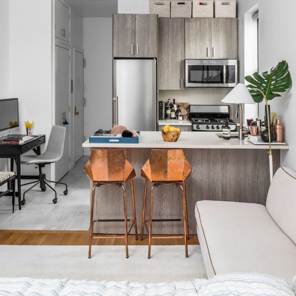 Mikro 20 qm Wohnung einrichten und sich trotz Größe wohl fühlen bar und küche klein hochstühle
