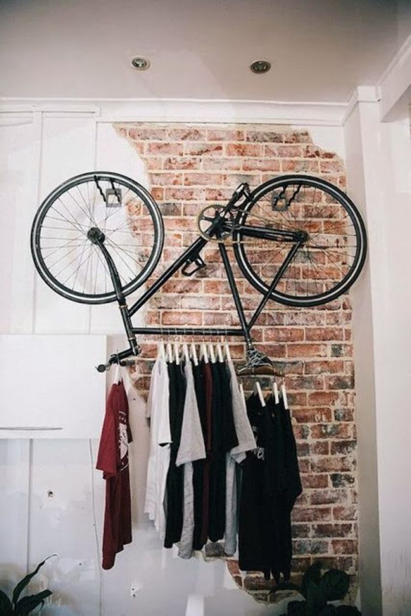 Mikro 20 qm Wohnung einrichten und sich trotz Größe wohl fühlen fahrrad als kleiderhacken praktisch