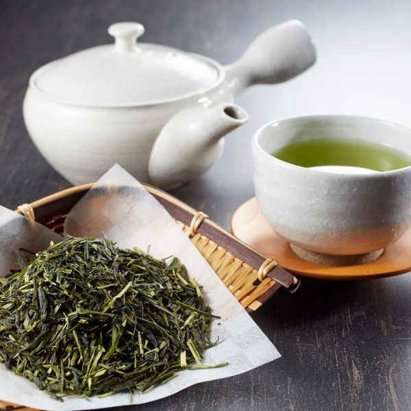 Sencha Tee – Besonderheiten, gesundheitliche Vorteile und Zubereitung getrocknete blätter zubereitung kleine teekanne