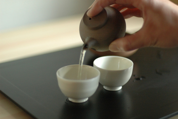 Sencha Tee – Besonderheiten, gesundheitliche Vorteile und Zubereitung winzige tassen shots tee