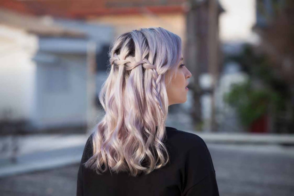 Wasserfall Frisur – Anleitung und Ideen für einen bezaubernden Look lila haare mit zopf diy