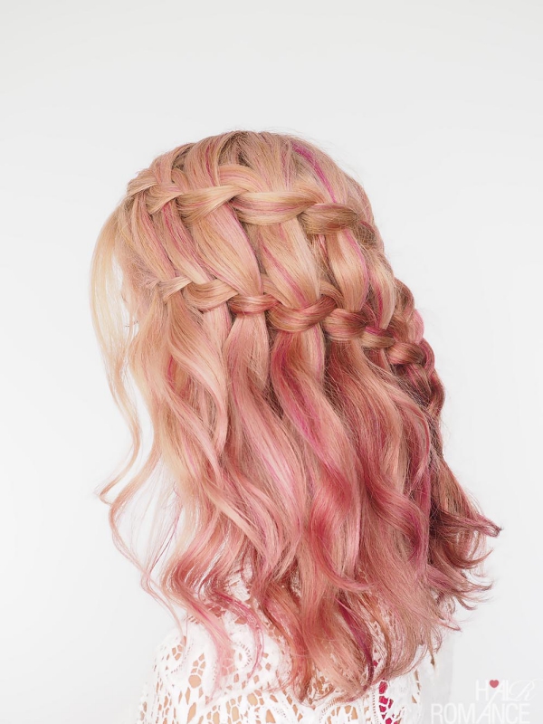 Wasserfall Frisur – Anleitung und Ideen für einen bezaubernden Look rosa haare frisur zopf doppel