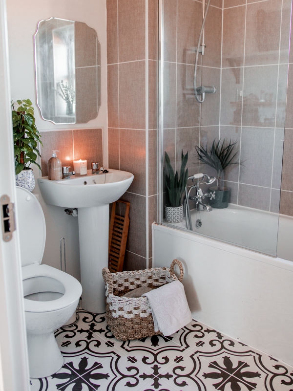3 qm Bad einrichten – Tipps für ein funktionelles und stilvolles Badezimmer cooles bad mit boho fliesen