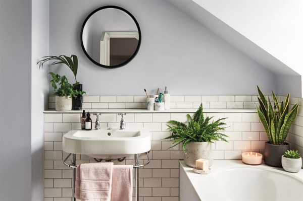 3 qm Bad einrichten – Tipps für ein funktionelles und stilvolles Badezimmer dachgeschoss nische wanne waschbecken