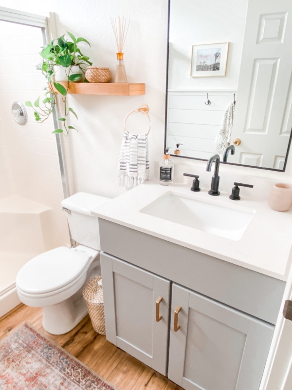 3 qm Bad einrichten – Tipps für ein funktionelles und stilvolles Badezimmer kleines bad komfort pflanze teppich