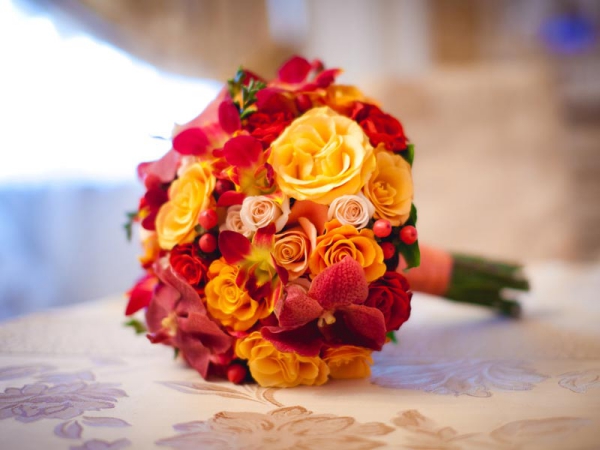 Brautstrauß Herbst – beliebtesten Blüten für die Vintage Hochzeit rosen orange rot gelb schön