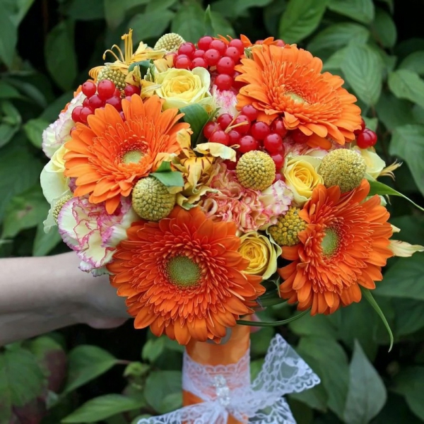 Brautstrauß Herbst – beliebtesten Blüten für die Vintage Hochzeit strauß mit orange gerbera und blumen