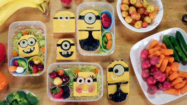 Brotdose für die Schule mit gesunden Leckereien füllen minions sandwich ideen kinder