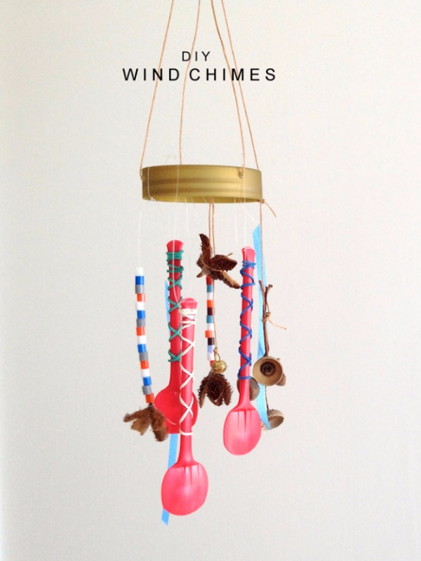 Windspiel basteln für mehr Feng Shui Wellness im Alltag windspiel kinder flaschenverschluss prastik besteck