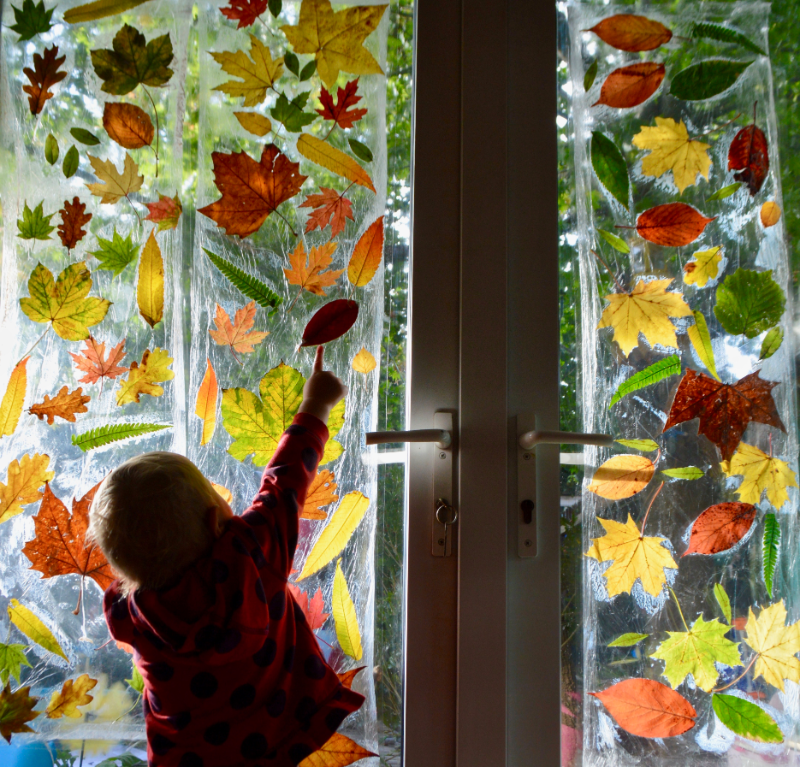 Basteln mit Kindern Fenstergestaltung Herbst Fensterbilder