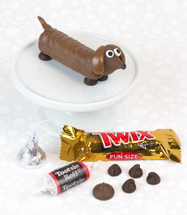 Basteln mit Süßigkeiten zu Halloween – 30 Ideen und 3 Anleitungen hunde schokolade niedlich