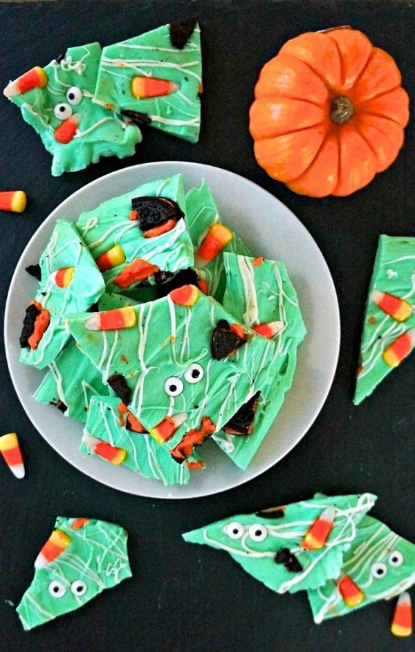 Basteln mit Süßigkeiten zu Halloween – 30 Ideen und 3 Anleitungen schokolade rinde grün lebensmittelfarbe