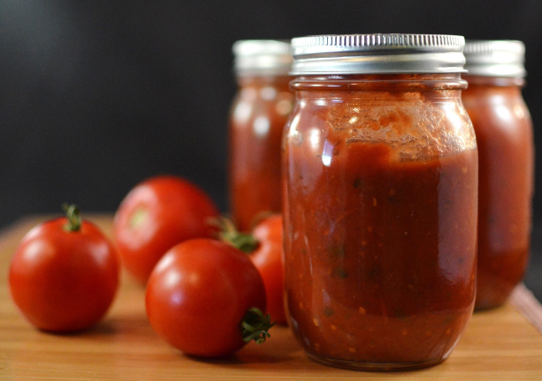 DIY Ideen - Konserven mit Tomaten