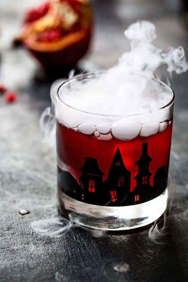Halloween Bowle Rezeptideen für Ihre nächste Party kalter punsch blutrot vampir