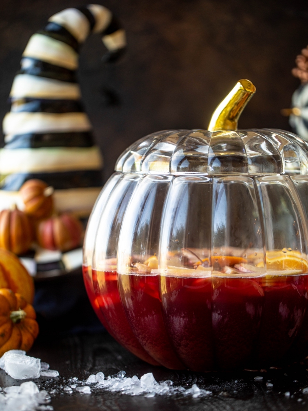 Halloween Bowle Rezeptideen für Ihre nächste Party kürbis schüssel glas schön dekorativ